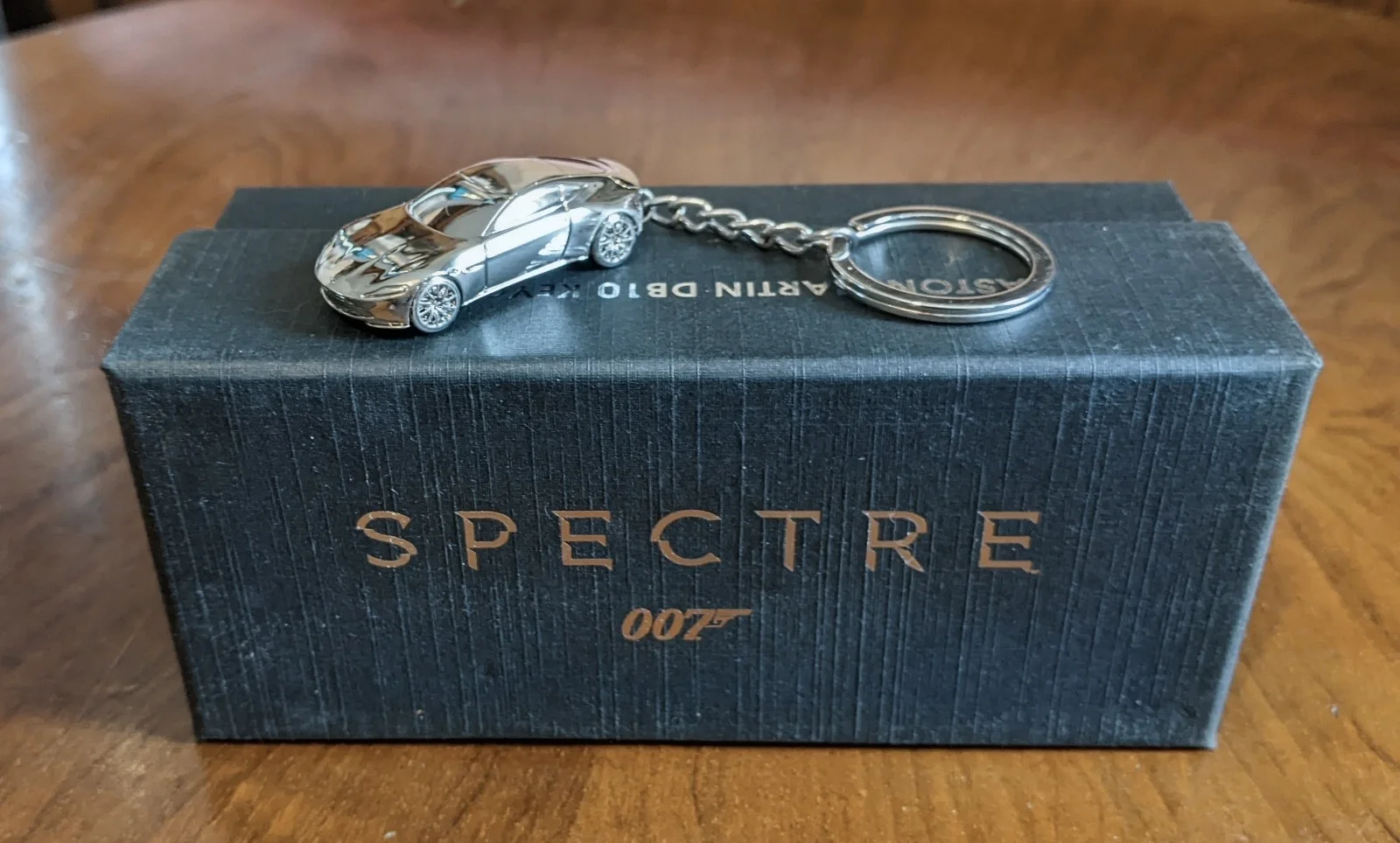 James Bond 007 Aston Martin DB10 (Spectre) Keyring MIB Official Rare Merchandise, image 2