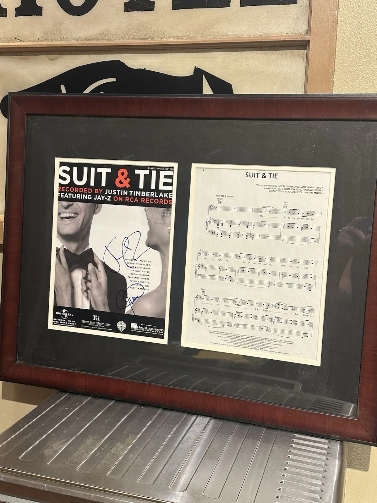 JAY-Z & JUSTIN TIMBERLAKE SIGNATURES "SUIT & TIE’" SHEET MUSIC Matt & Frame COA, изображение 2