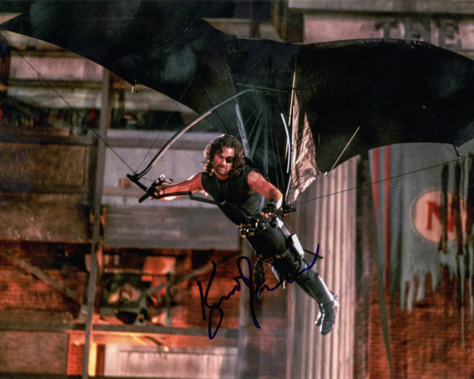 Kurt Russell — Kurt Russell Signed ESCAPE FROM LA Snake Plissken 8x10 Photo PROOF JSA, image 2