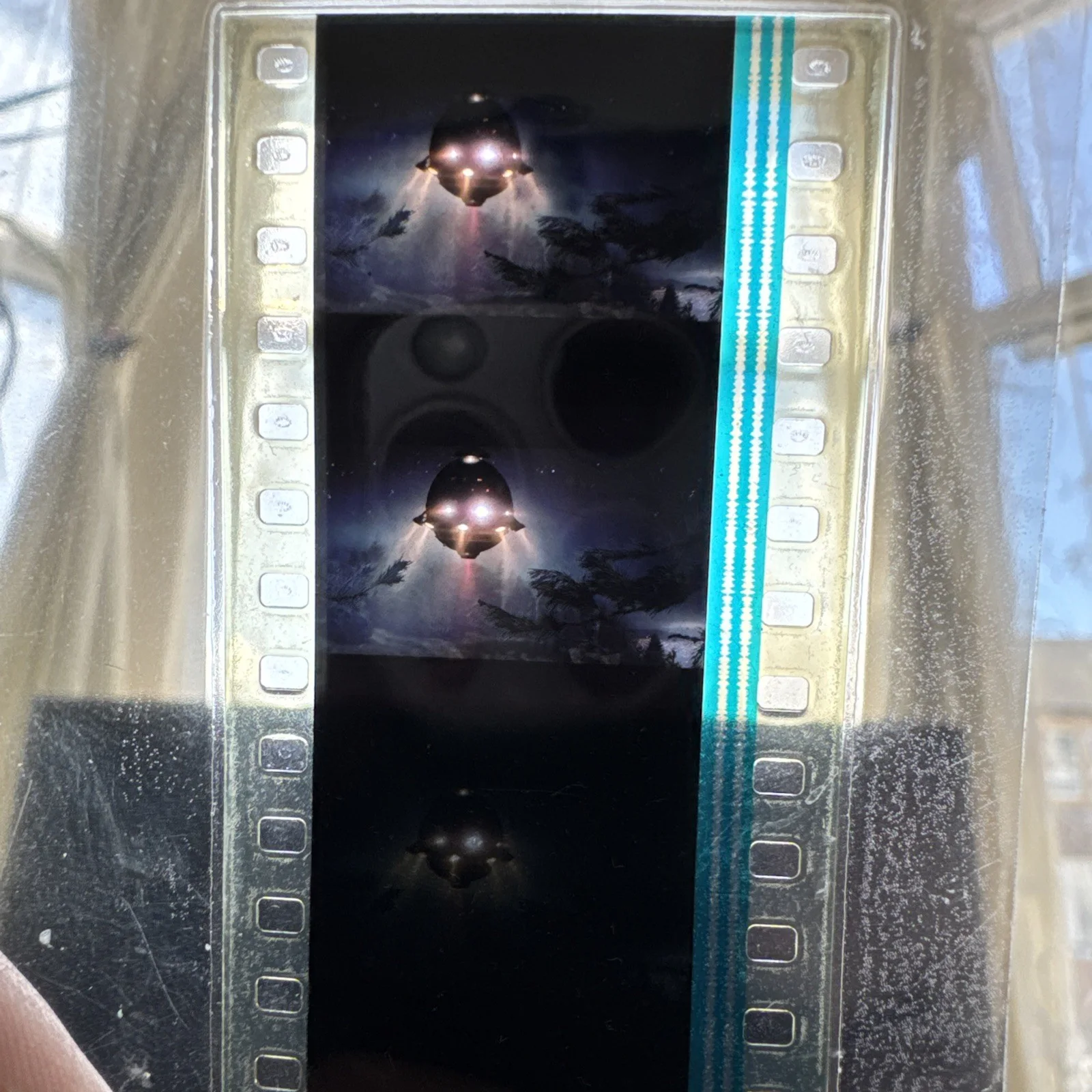 ET The Extra Terrestrial 35mm Film Cell strip very Rare laminated book mark?, image 2