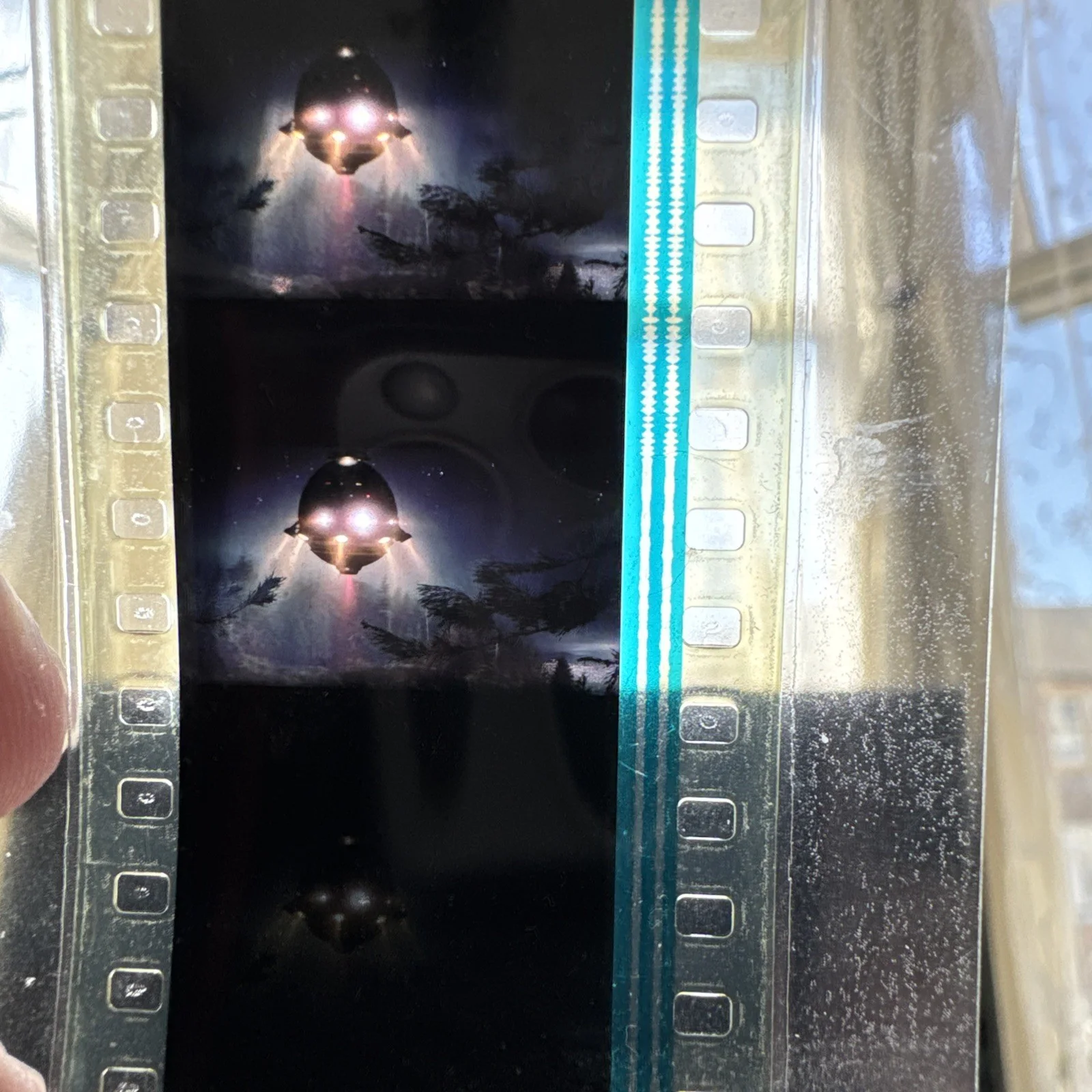ET The Extra Terrestrial 35mm Film Cell strip very Rare laminated book mark?, image 4