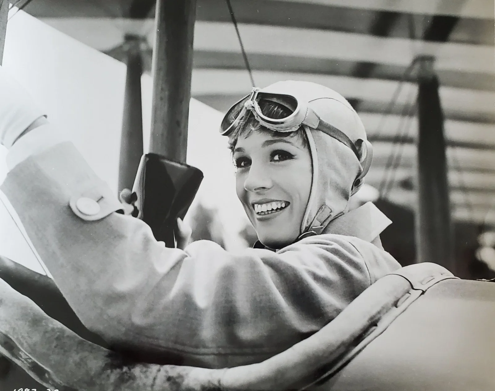 JULIE ANDREWS - 3 VINTAGE ORIGINAL 1967 PRESS PHOTOS THOROUGHLY MODERN MILLIE, изображение 3