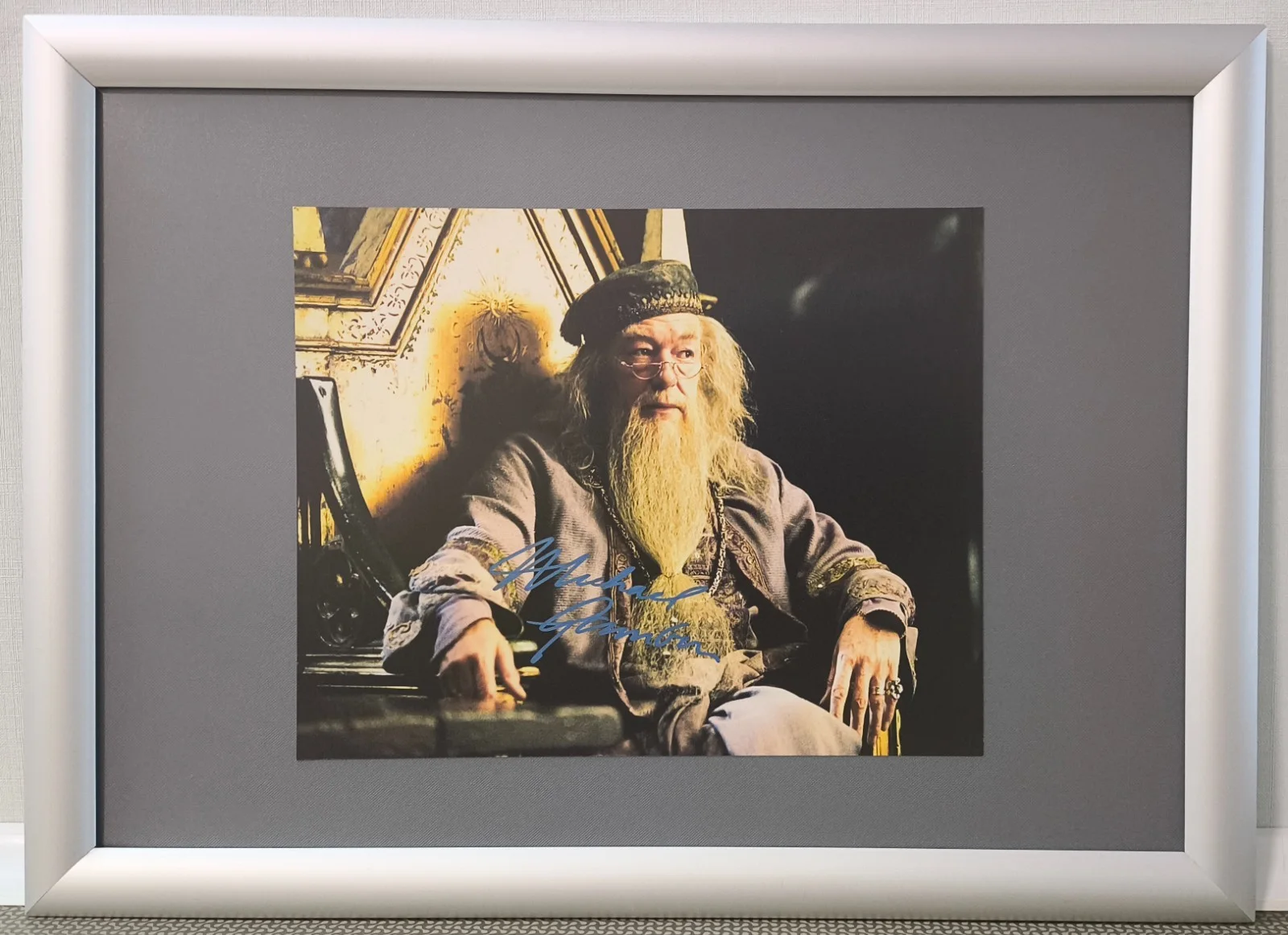 MICHAEL GAMBON — MICHAEL GAMBON SIGNED AUTOGRAPHED PHOTO 8X10 RARE