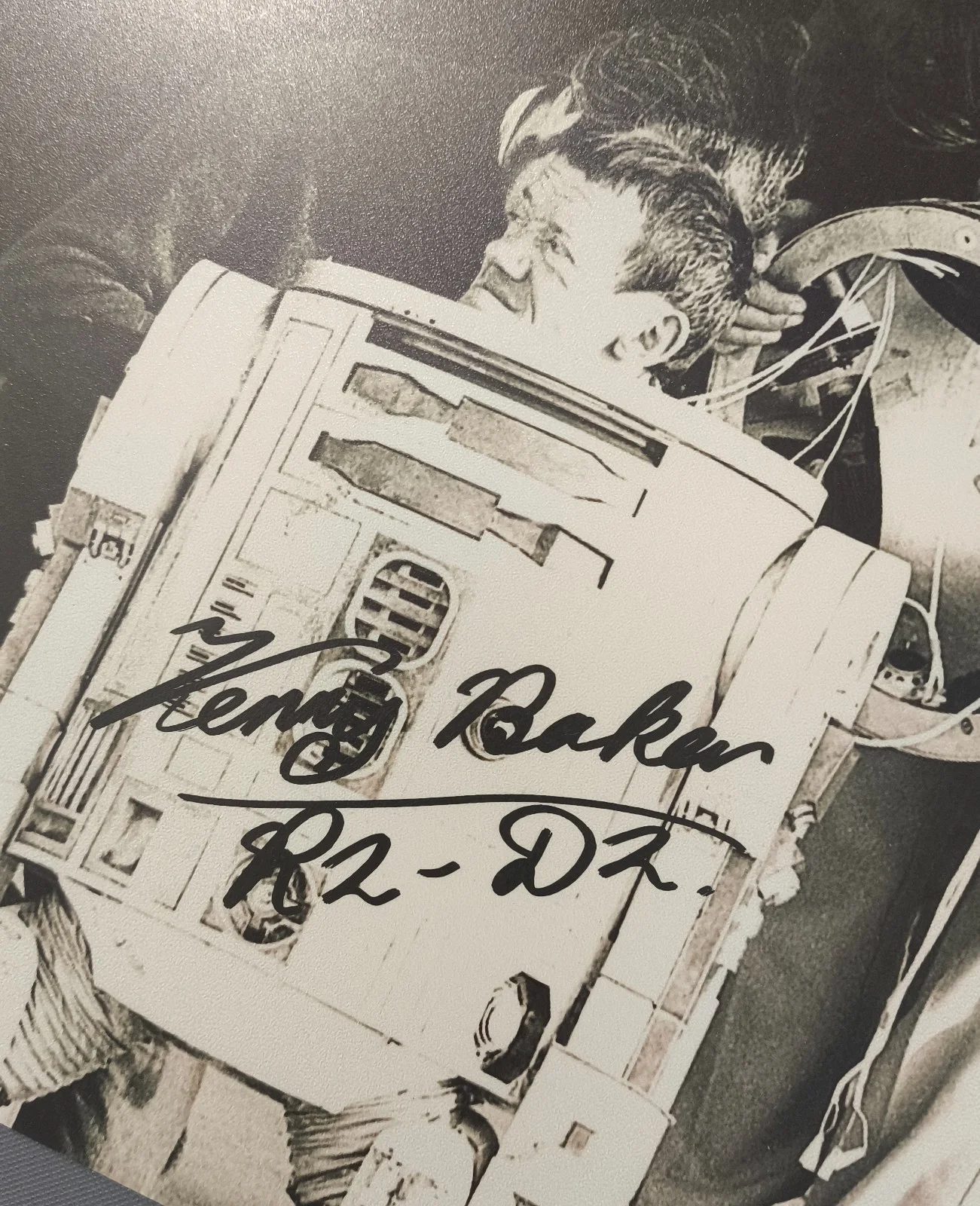 KENNY BAKER-R2-D2 — KENNY BAKER-R2-D2 SIGNED AUTOGRAPHED PHOTO 8X10 RARE, image 3