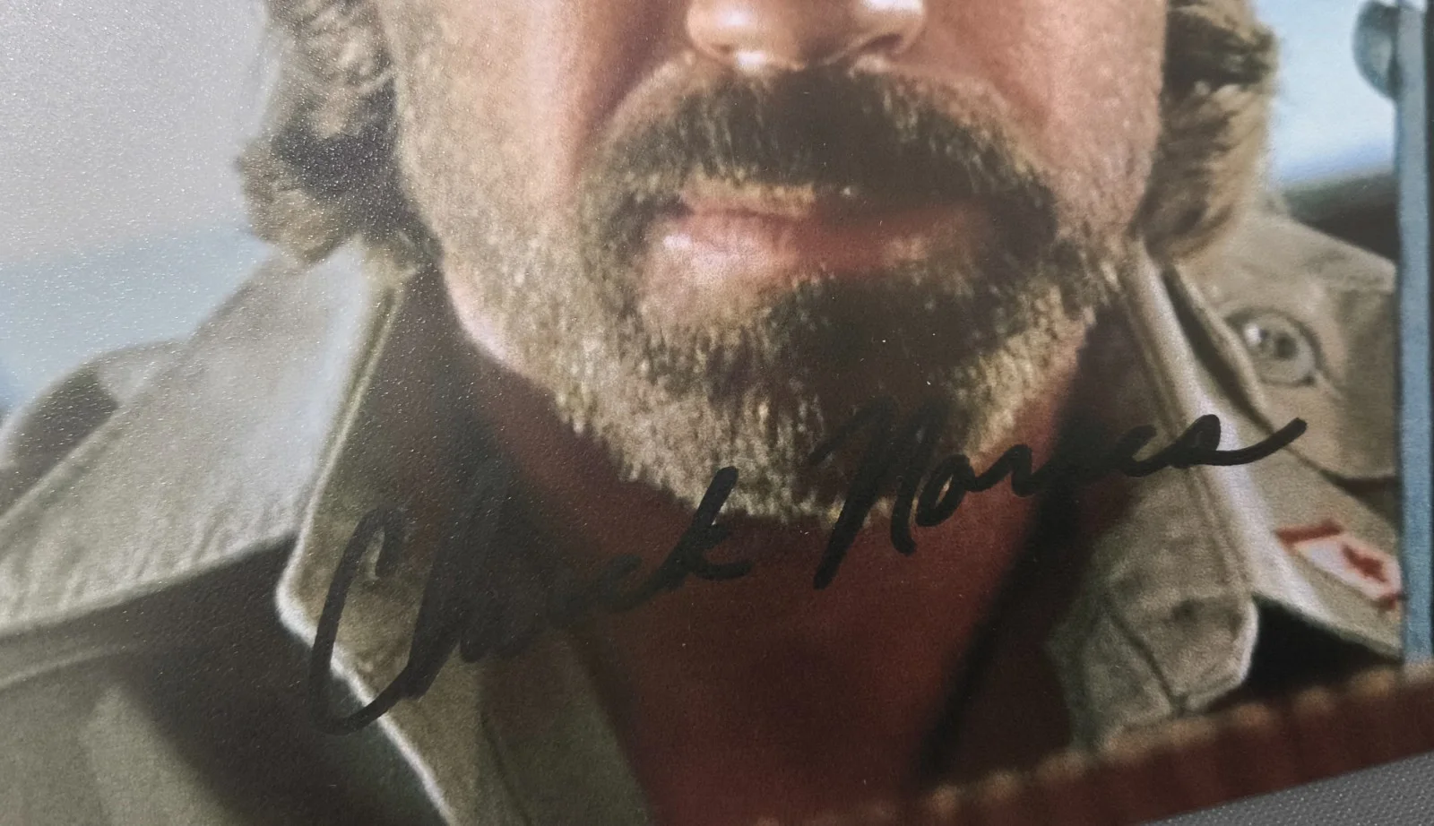 CHUCK NORRIS — CHUCK NORRIS SIGNED AUTOGRAPHED PHOTO 8X10 RARE, image 2