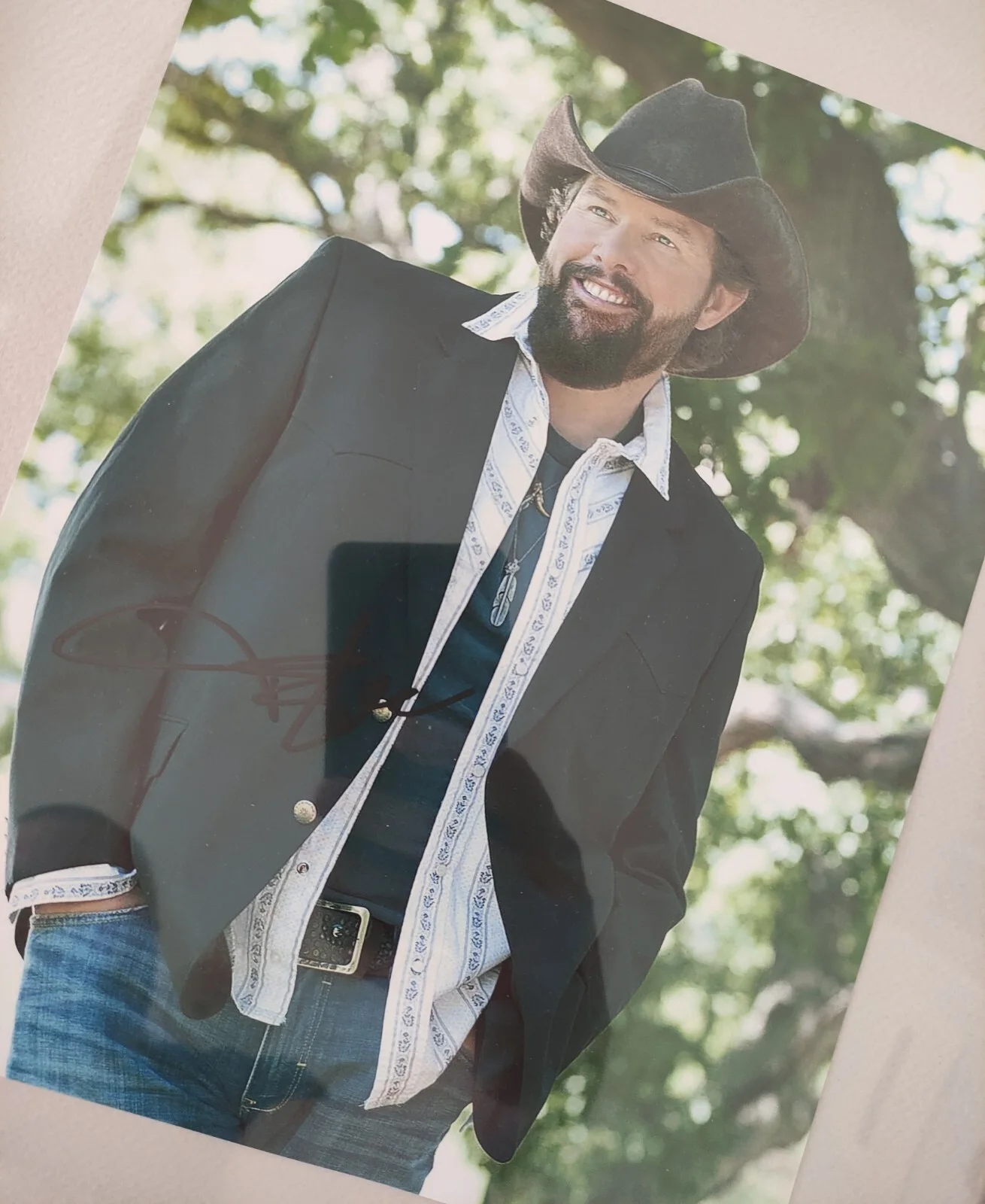 TOBY KEITH SIGNED AUTOGRAPHED PHOTO 8X10 RARE, image 2