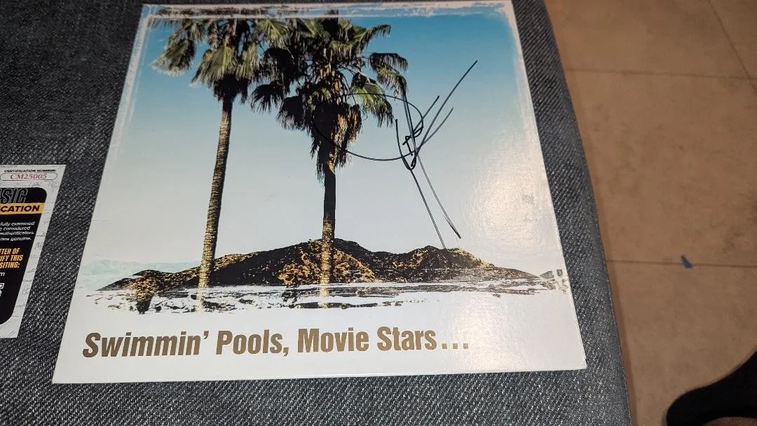 DWIGHT YOAKAM SIGNED 'SWIMMIN' POOLS, MOVIE STARS...' VINYL ALBUM RECORD JSA, изображение 2