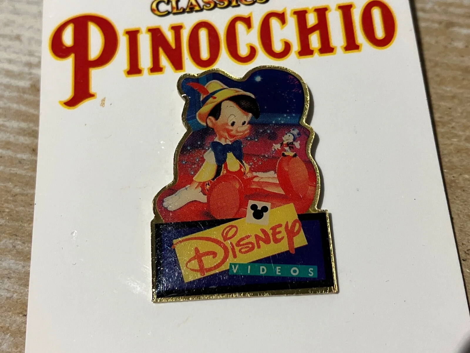 VHS Disney Videos Pinocchio & Jiminy Cricket Promo Pin Badge, изображение 2