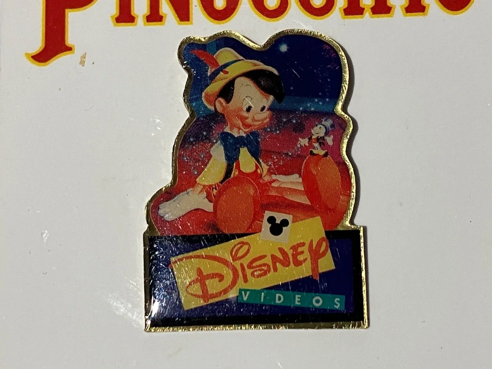VHS Disney Videos Pinocchio & Jiminy Cricket Promo Pin Badge, изображение 3