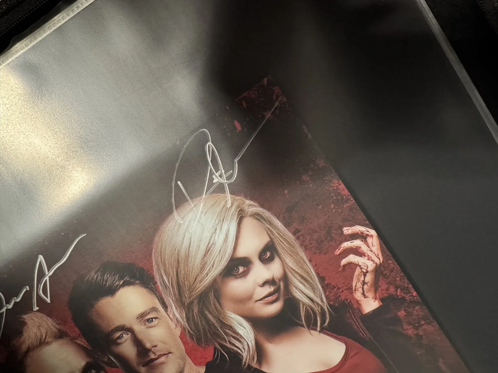 Izombie Signed CW poster SDCC 2016, изображение 2