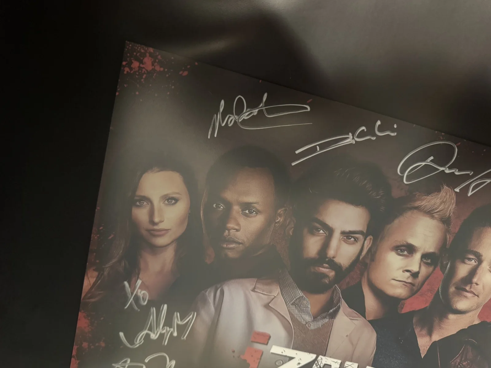 Izombie Signed CW poster SDCC 2016, изображение 5