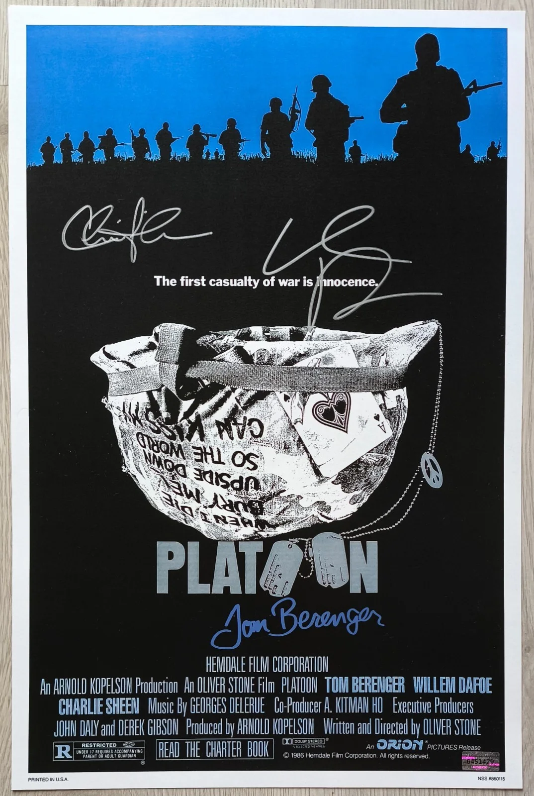 Charlie Sheen, Willem Dafoe, Tom Berenger — Autograph Charlie Sheen ,Willem Dafoe, Tom Berenger 11x17 Poster ( Platoon )