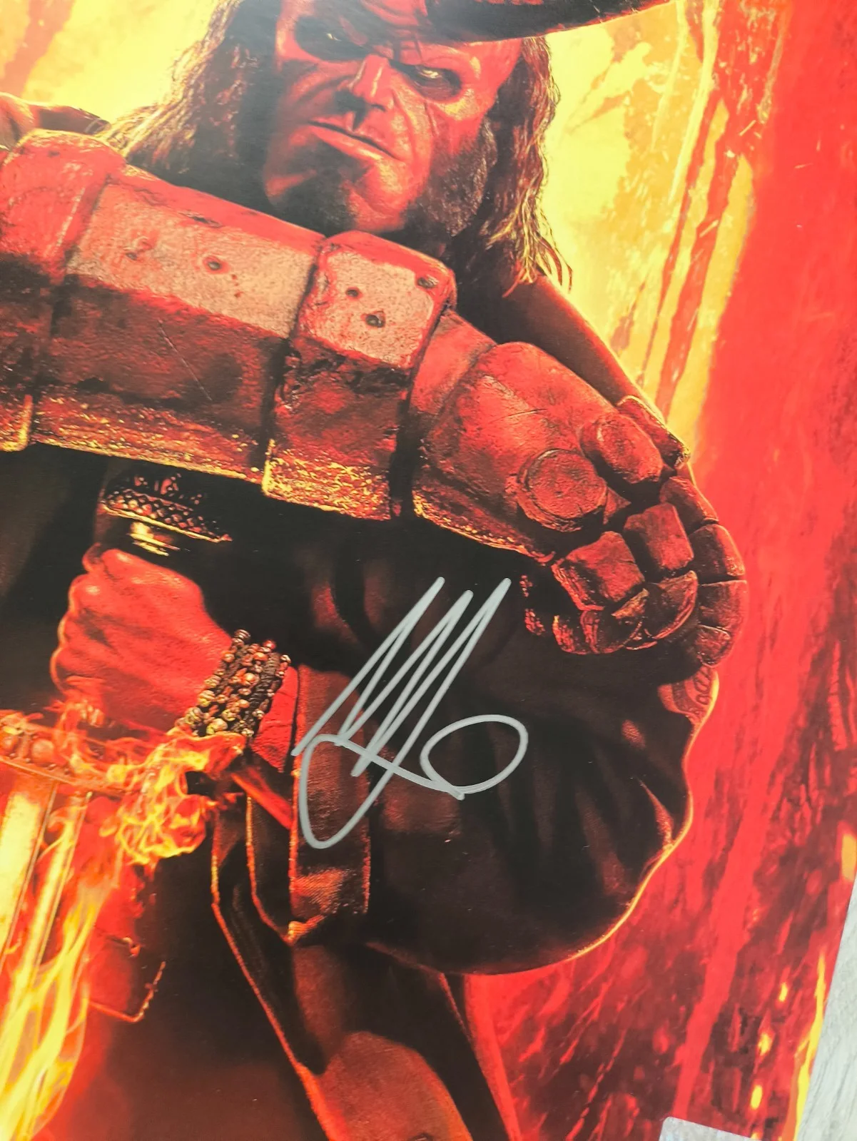 David Harbour, Neil Marshall — Autograph David Harbour, Neil Marshall Signed 11x17 Poster ( Hellboy ), изображение 3