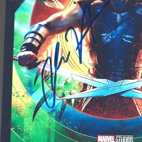 Original Hand Signed Stan Lee Chris Hemsworth Autographs "Thor Ragnarok", image 2