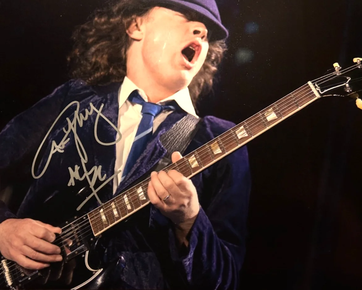 ANGUS YOUNG Signed (AC/DC) 8x10" Authentic Original Autograph GENUINE w/COA, image 3