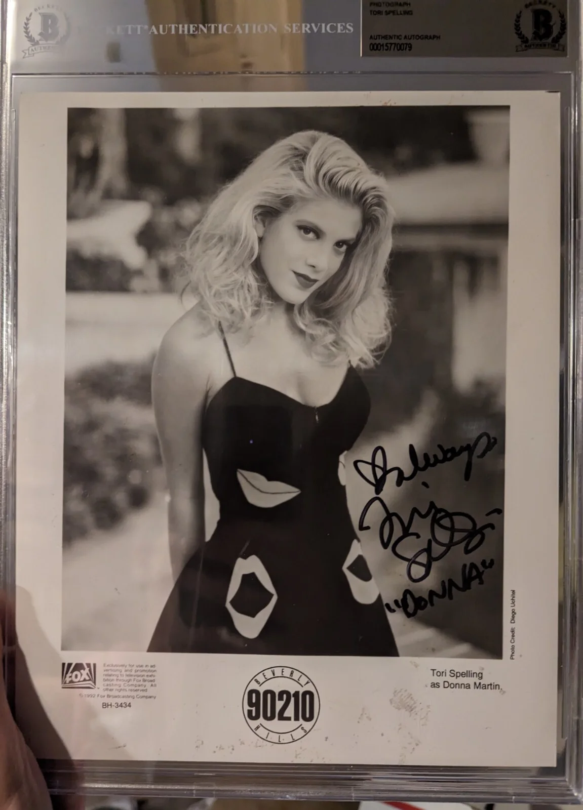 Tori Spelling Signed BEVERLY HILLS 90210 Original B/W 8X10 Promo Photo Beckett, изображение 2