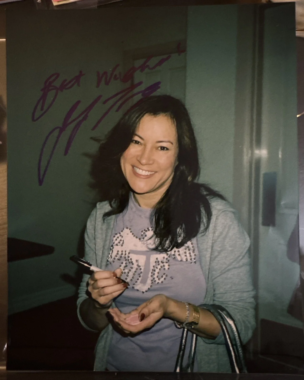 Jennifer Tilly — Jennifer Tilly Signed Bride of Chucky 8x10 Candid Photo Autograph