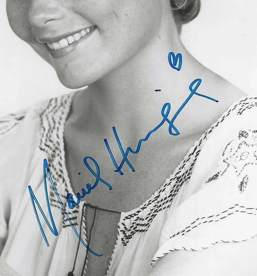 MARIEL HEMINGWAY — MARIEL HEMINGWAY HAND SIGNED 1984 PHOTO 8x10 MELI IN "CREATOR" COA, изображение 2