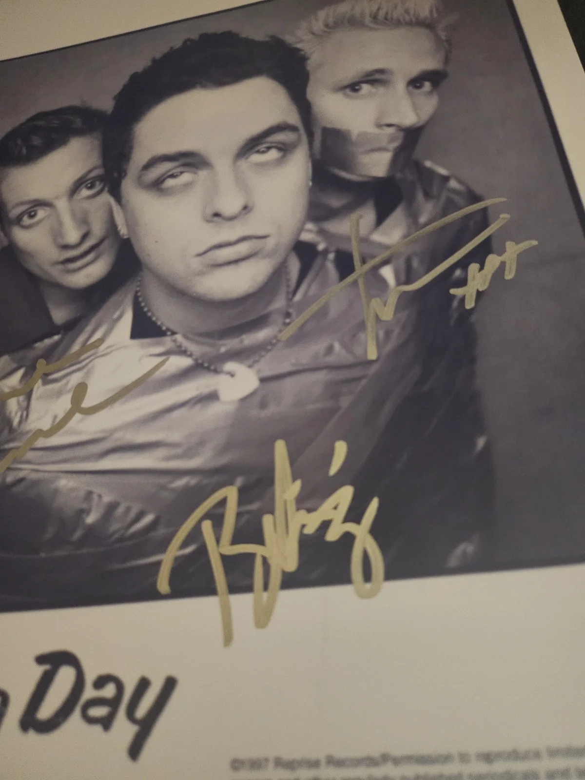 WITH COA, ORIGINAL GREENDAY FULL-BAND AUTOGRAPHS 8X12" PHOTO 🎼, изображение 4
