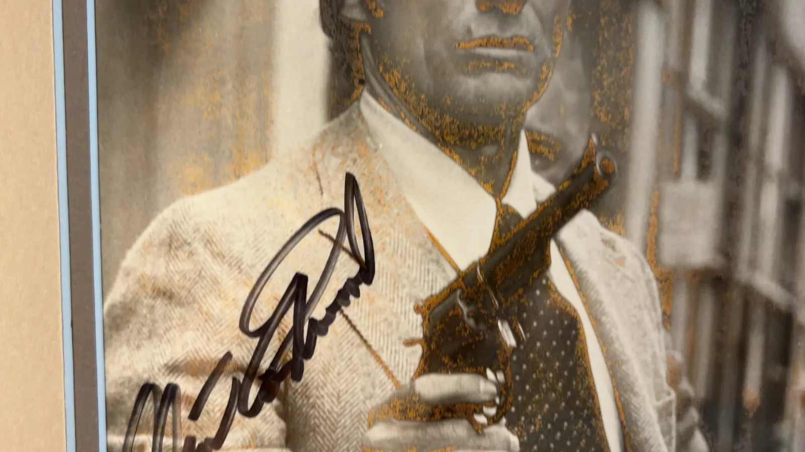 Framed Photograph of Clint Eastwood in Dirty Harry Signed w/ COA, изображение 2