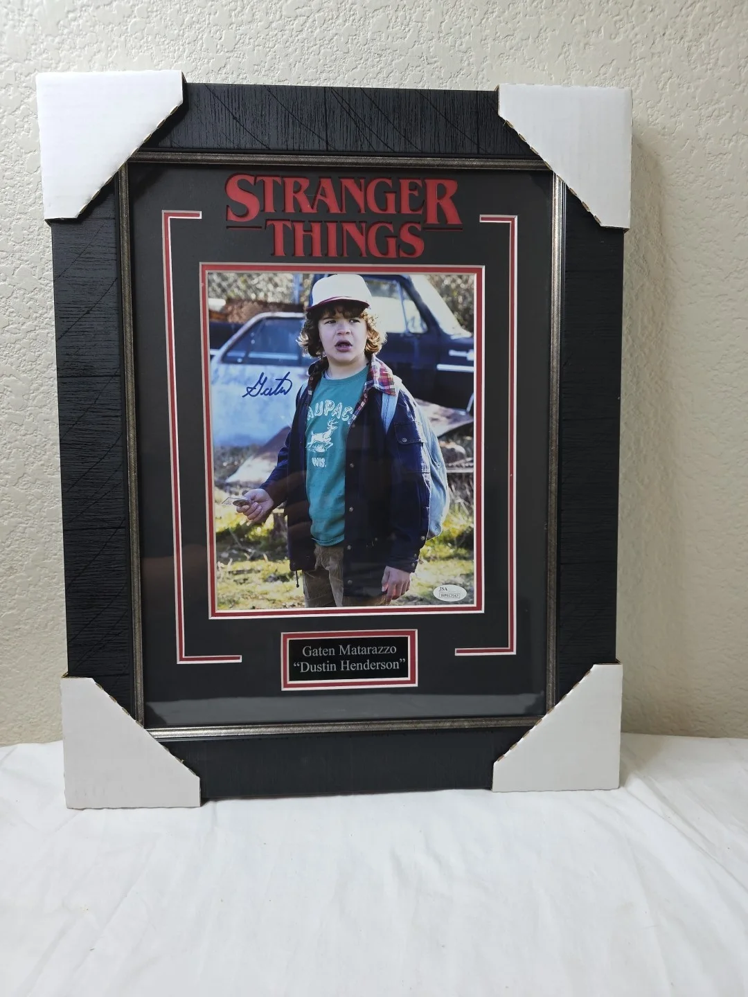 Gaten Matarazzo — Stranger Things Gaten Matarazzo Signed 8x10 Photo Framed JSA Authentication