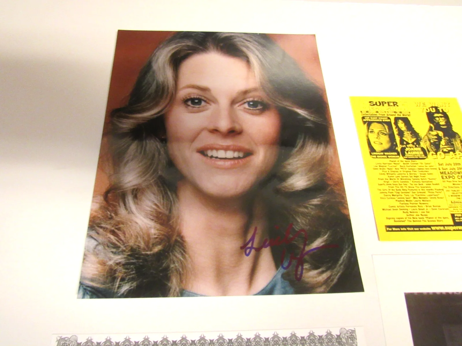 Lindsay Wagner — Lindsay Wagner The Bionic Woman Signed Autograph Photo with COA, изображение 2
