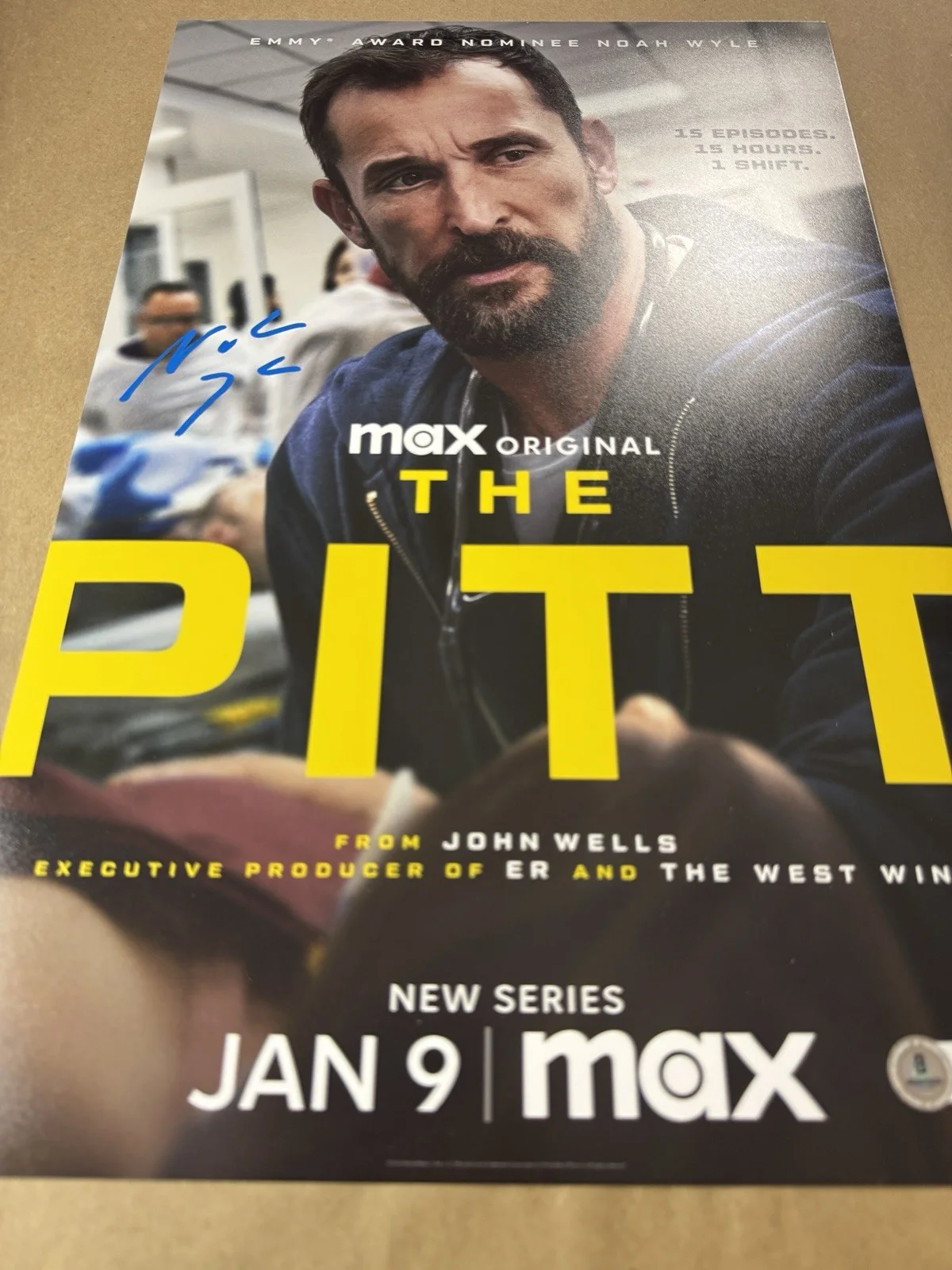 Noah Wyle — Signed Noah Wyle Autographed The Pitt 11"x17" Photo Beckett BAS COA, изображение 2