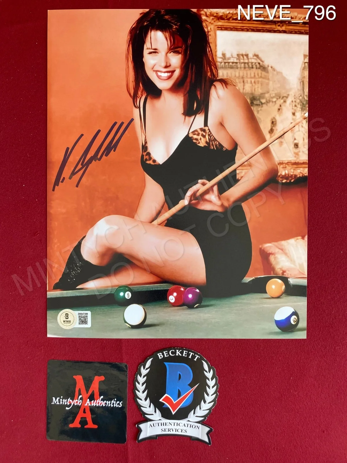 Neve Campbell — Neve Campbell autographed signed 8x10 photo Beckett COA Sexy model pose