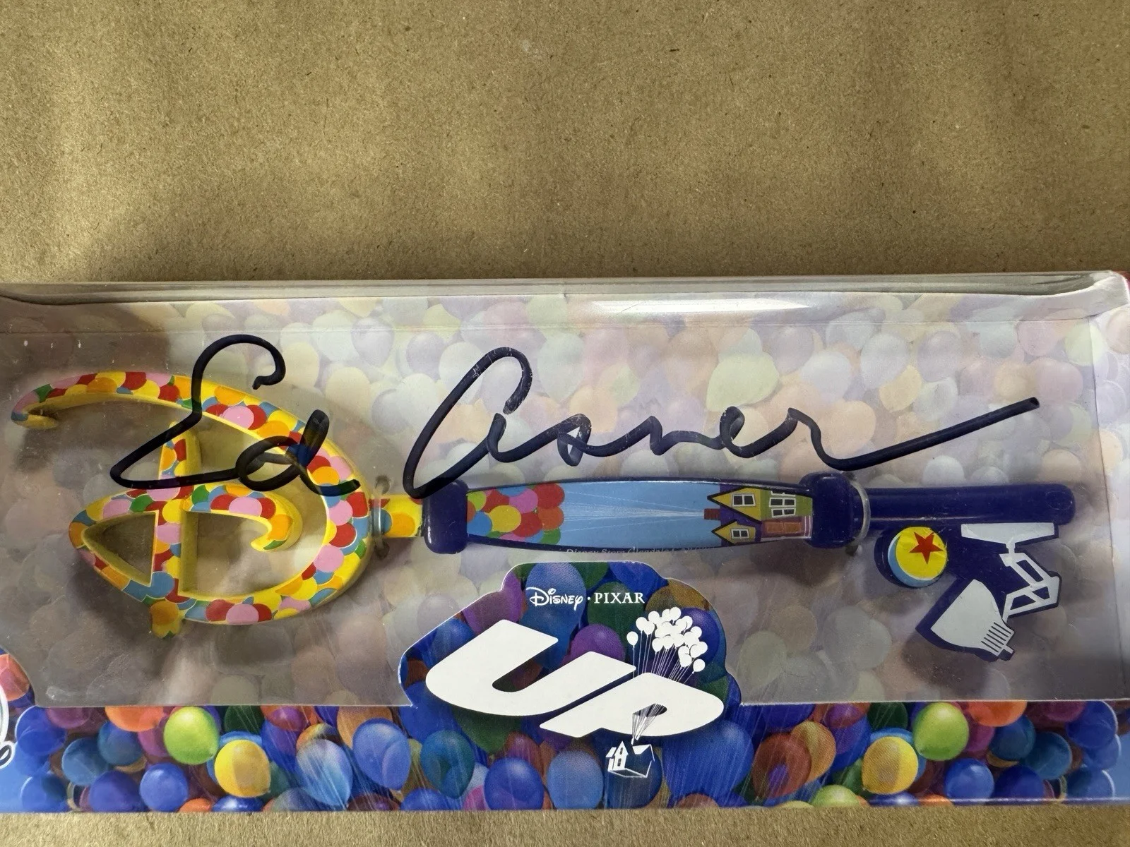 Ed Asner — SIGNED Ed Asner Autographed DISNEY Pixar UP Collectible Key Beckett BAS COA, изображение 3