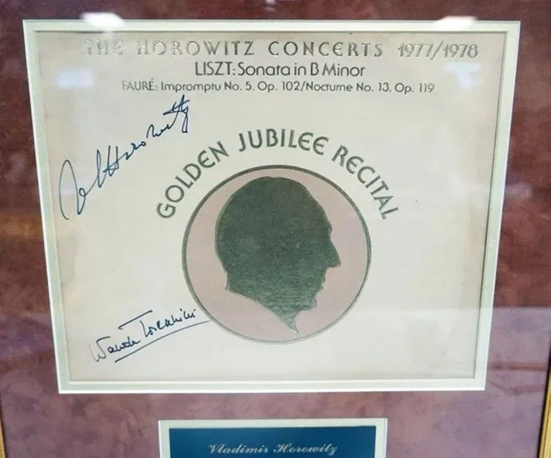 Pianist Vladimir Horowitz & wife Wanda Toscanini autographed album, Golden Jub, изображение 2