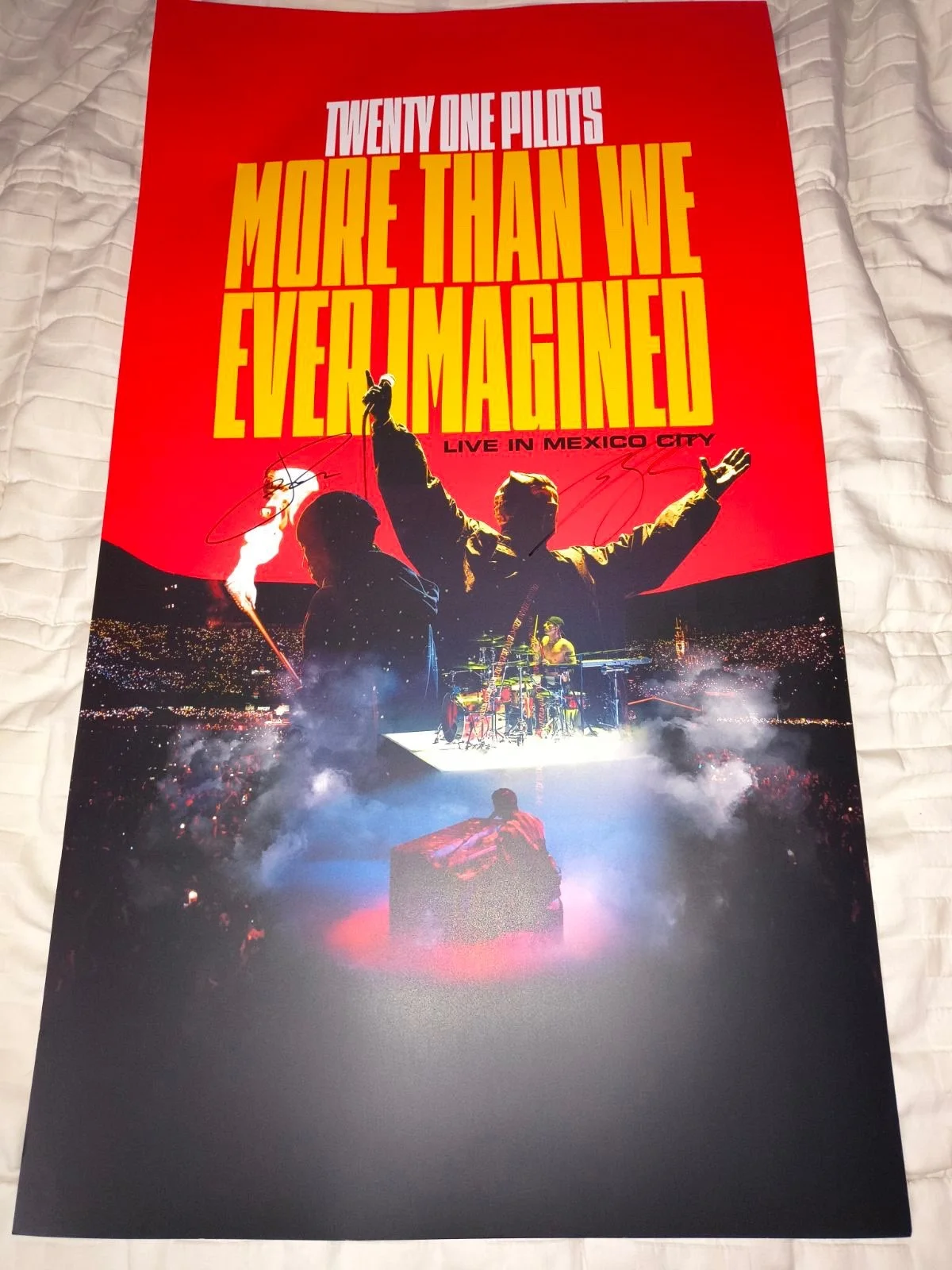 21 pilots autograph poster 18x33” good condition, image 2
