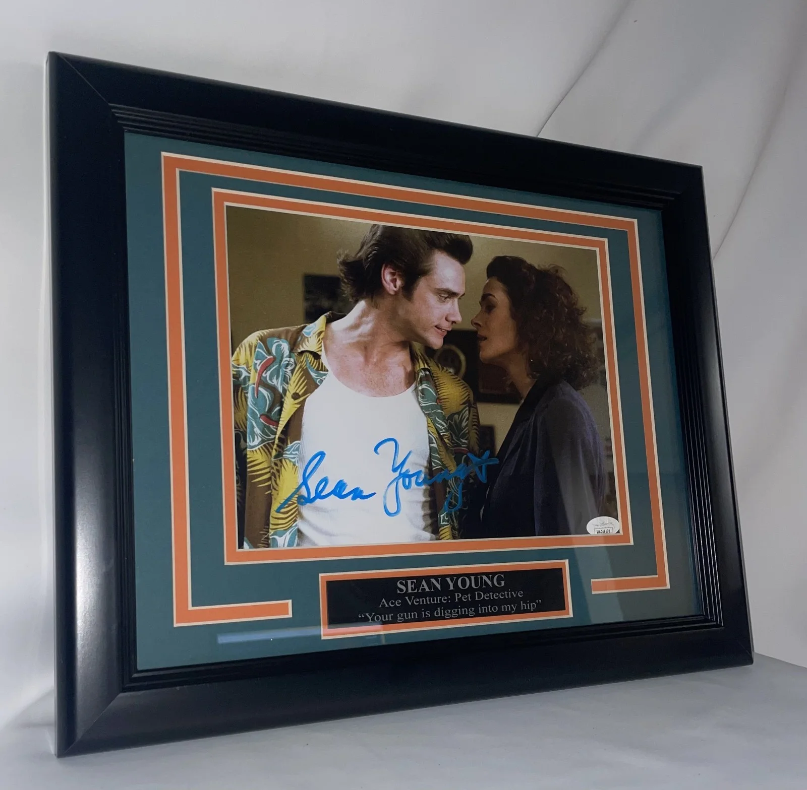 Sean Young — Sean Young Autographed Framed. Ace Ventura Picture 16"Long Cert., изображение 2