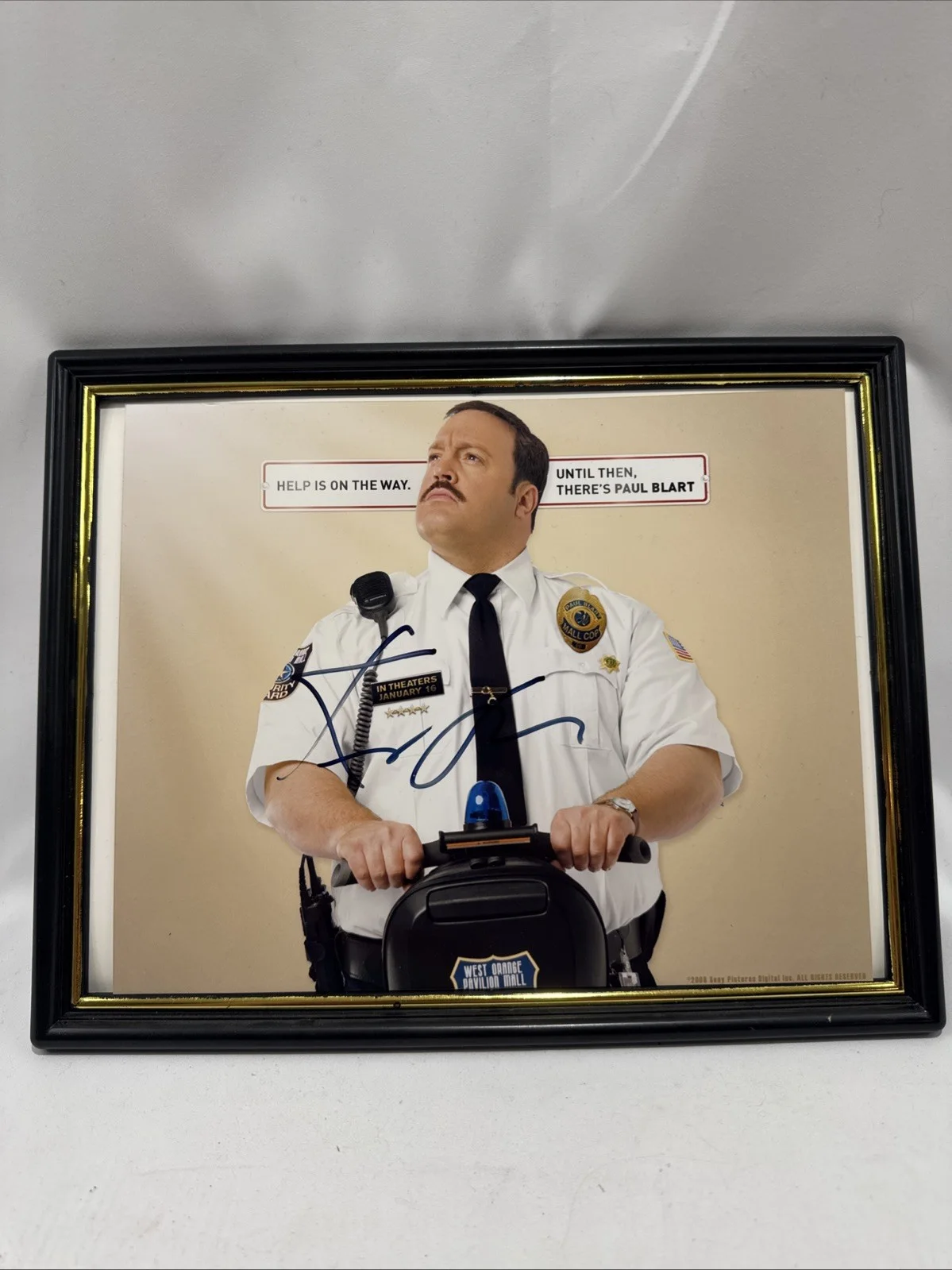 Kevin James — Kevin James Signed Paul Blart Mall Cop 8x10 Photo -Very Nice!
