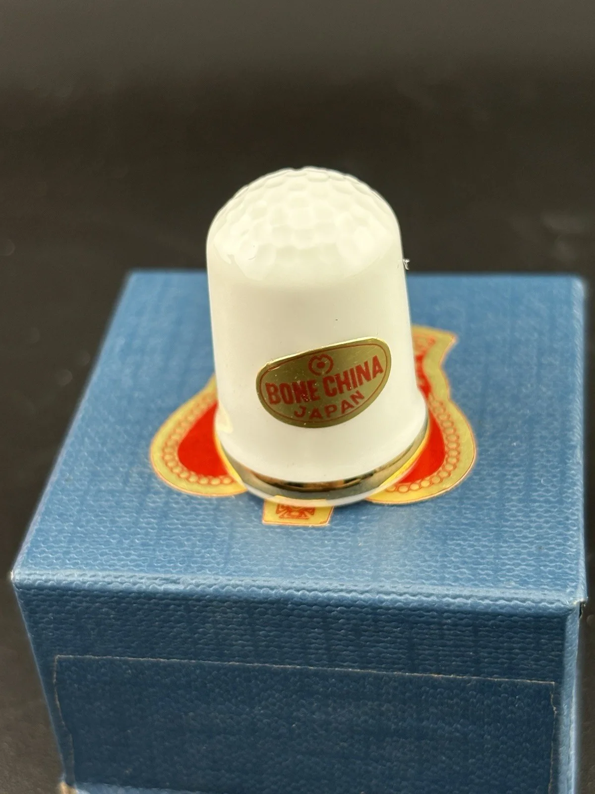 barbara mandrell thimble MINT CONDITION NWT! gold guilding, image 3