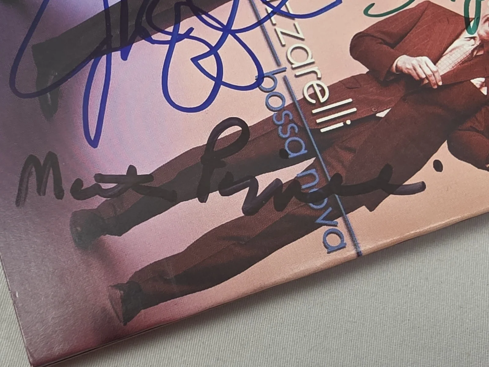 Multi Autographed CD - John Pizzarelli Bossa Nove 2004 - 5 Autographs, image 3