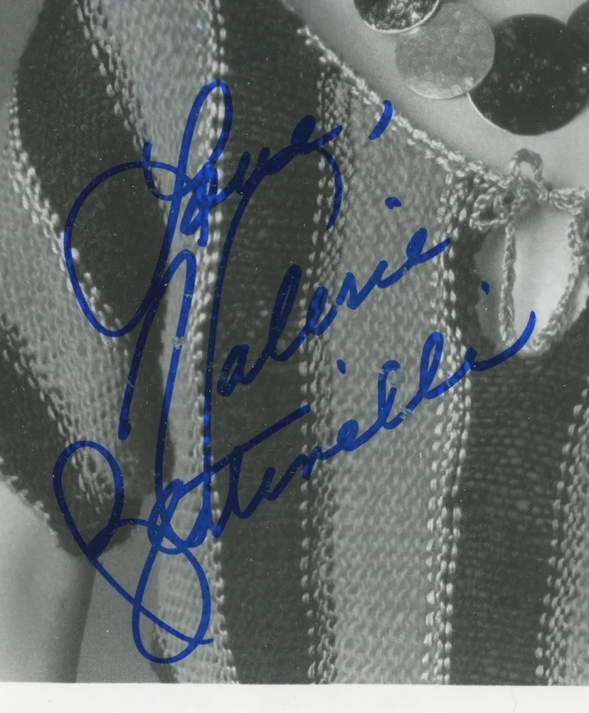 Valerie Bertinelli Hot In Cleveland Autographed Signed 8x10 Photo AMCo COA, изображение 2
