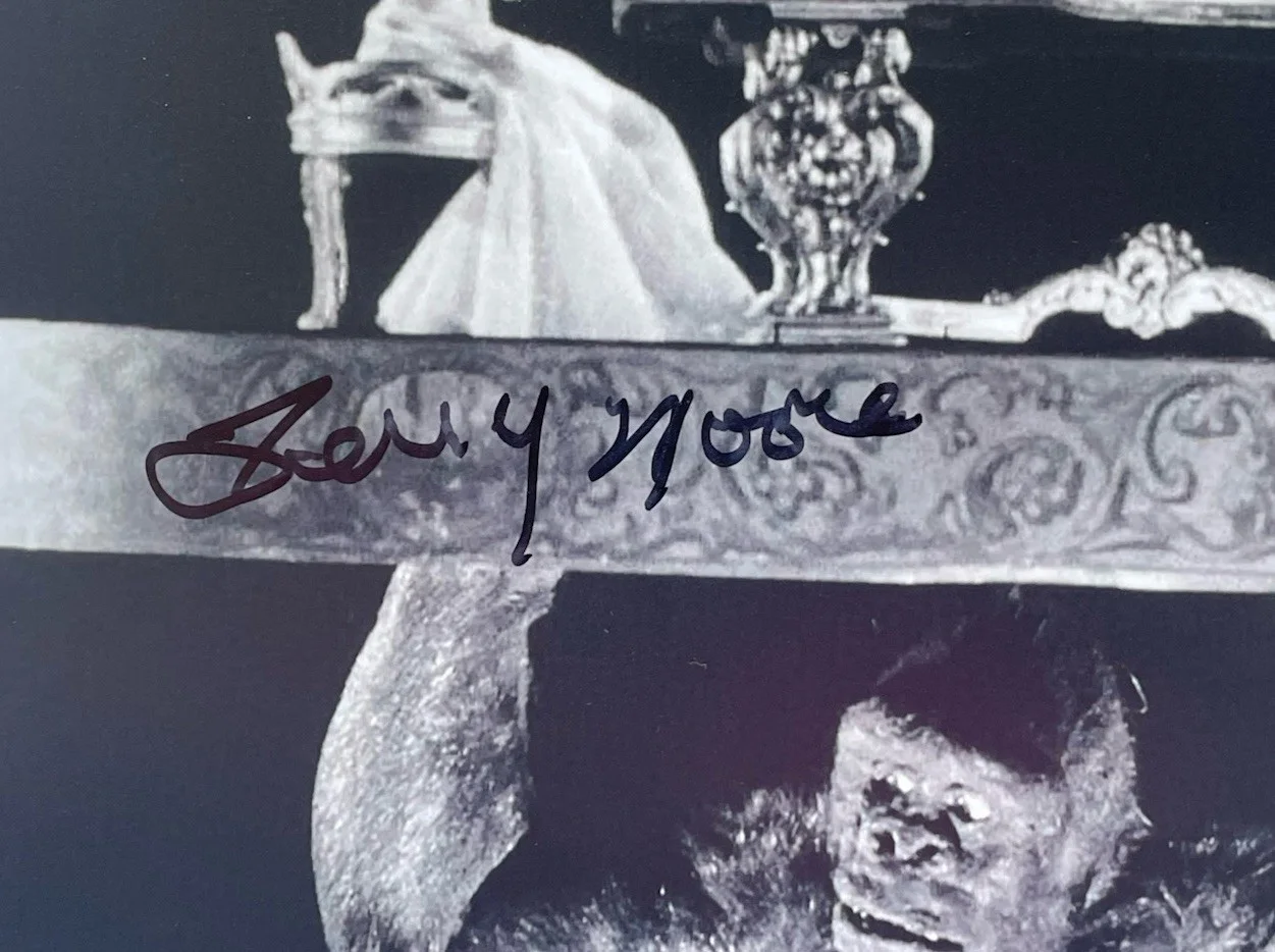 Terry Moore — Terry Moore Authentic Hand Signed 8x10 Photo, Autograph Actress, image 2