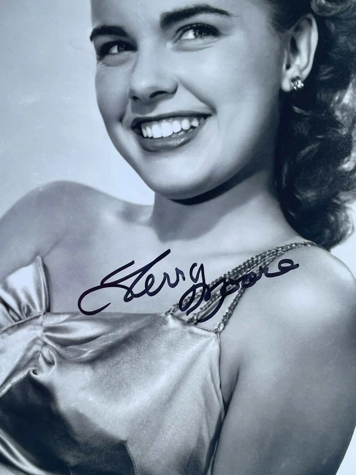 Terry Moore — Terry Moore Authentic Hand Signed 8x10 Photo, Autograph Actress, image 2