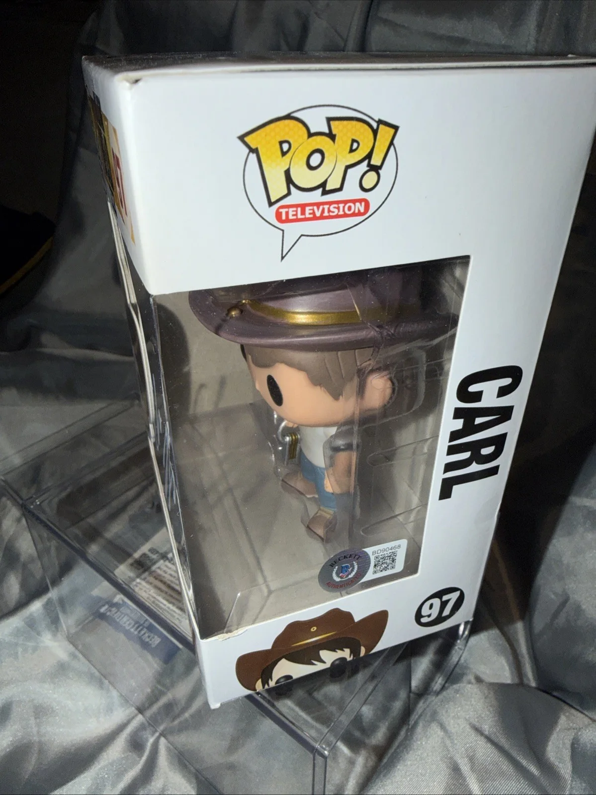 Chandler Riggs — Chandler Riggs ‘The Walking Dead’ Signed Funko Pop ‘Carl Grimes’ #97 Beckett, image 3