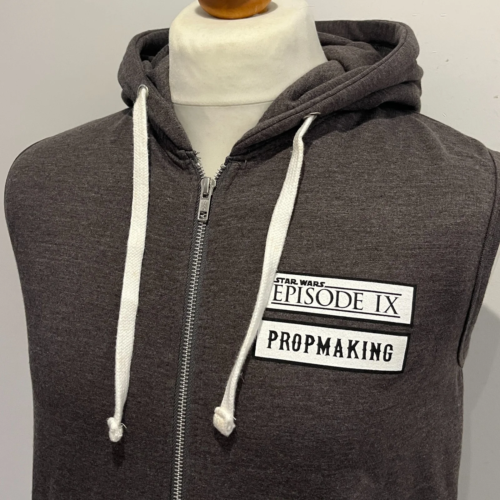 STAR WARS The Rise Of Skywalker Cast & Crew Hoodie Sleeveless M Propmaking Gift, изображение 3