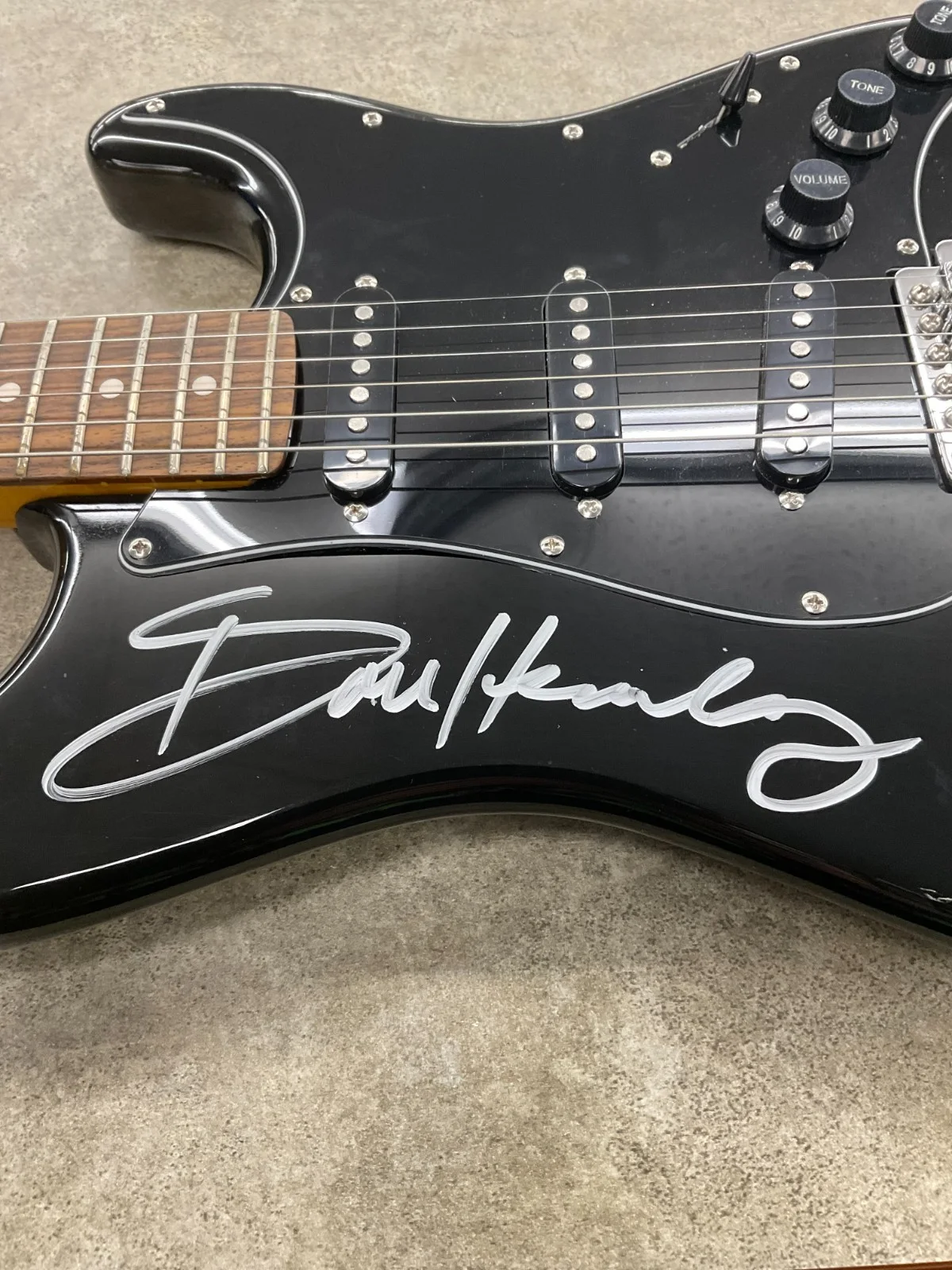 THE EAGLES AUTOGRAPHED GUITAR Eagles Signed Fender Guitar w/ C.o.a, image 3