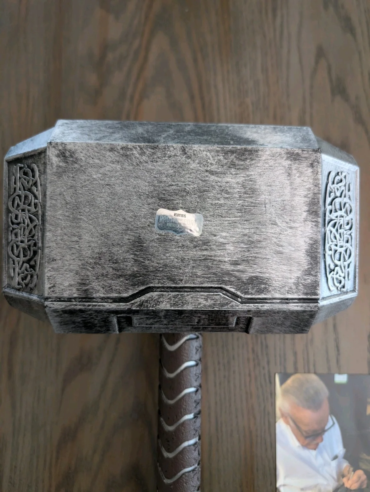 Stan Lee — Stan Lee Signed Full-Size Thor Hammer Movie Prop Replica Radtke COA/Lee Hologram, image 3