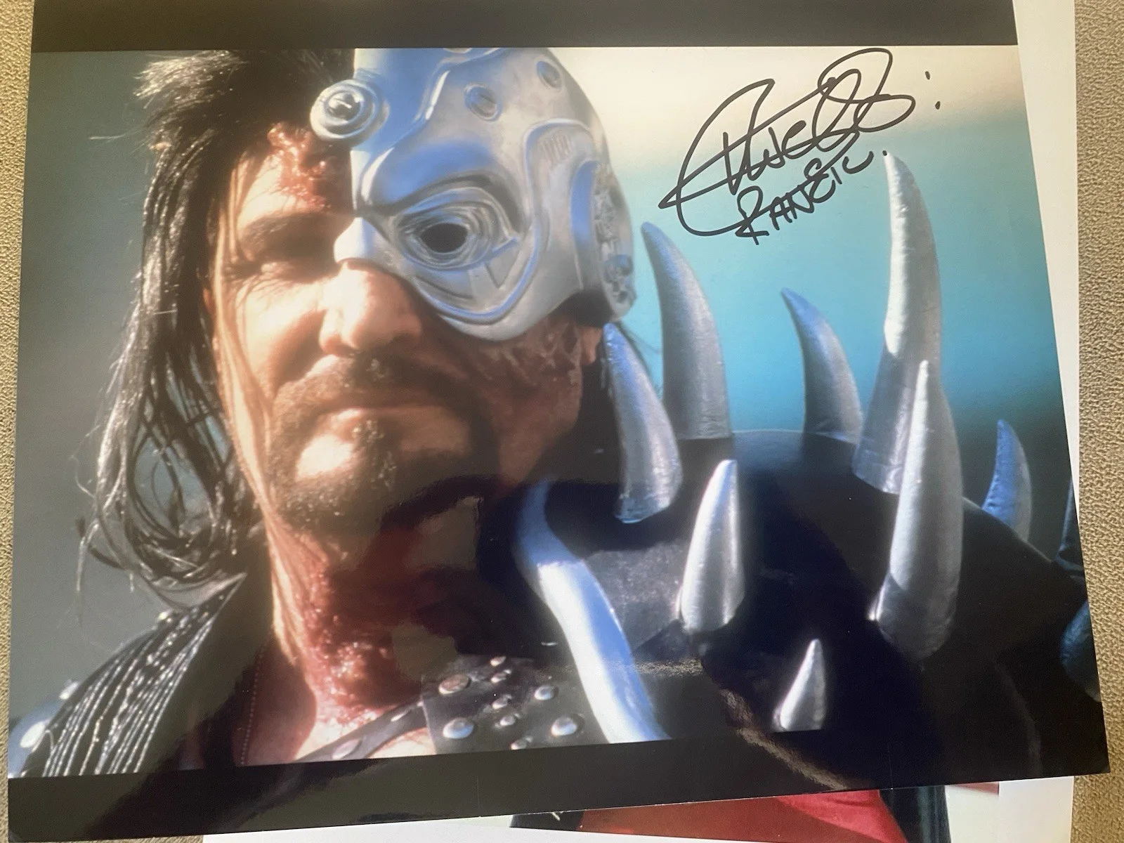 Vernon Wells SIGNED “Power Rangers” Photos - Lot Of 2 - “Ransik” - Mint Original, изображение 2