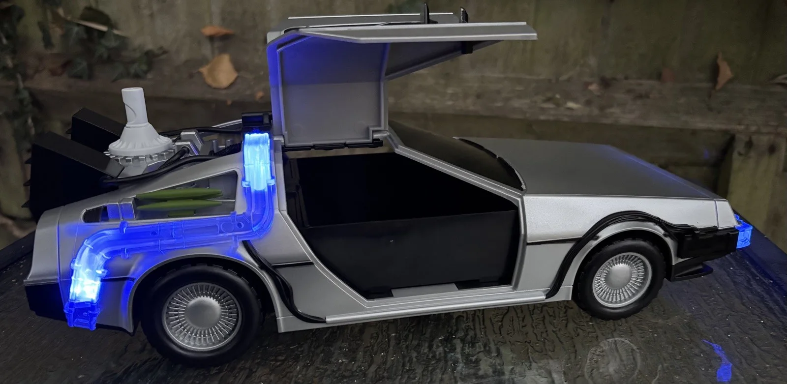 Light Up Back To The Future 2 OUTATIME DeLorean Popcorn Bucket IN Hand, image 3