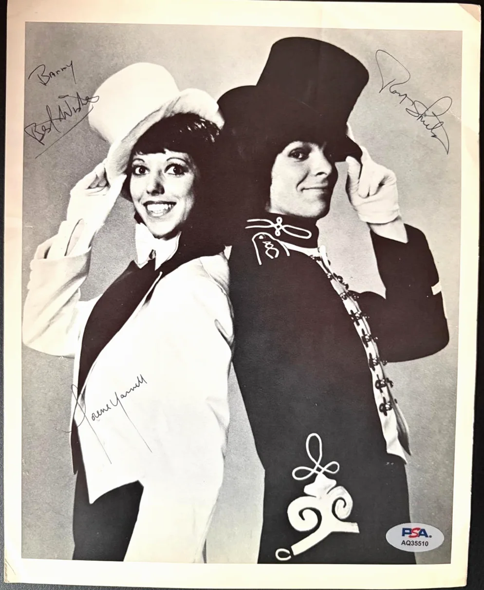 Robert Shields and Lorene Yarnell — ROBERT SHIELDS AND LORENE YARNELL SIGNED AUTOGRAPHED 8X10 PHOTO MIMES PSA COA