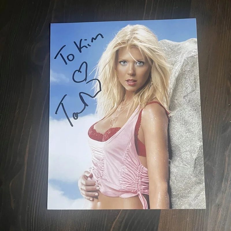 Tara Reid — Tara Reid autographed 8 x 10 color photo