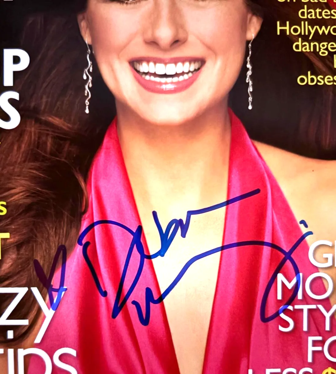 Debra Messing — DEBRA MESSING SIGNED AUTOGRAPHED 2005 MARIE CLAIRE MAGAZINE COVER RARE PSA COA, изображение 2