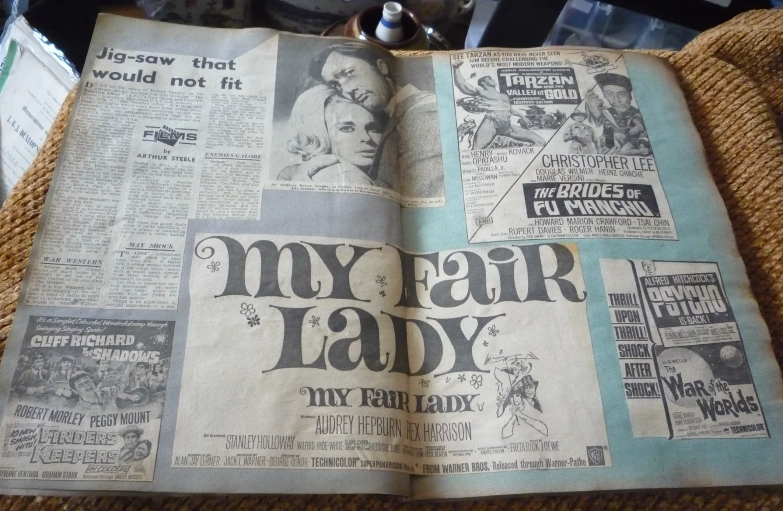 Vintage Movie Film Interest 60s Scrap Book Pictures Newspaper Cuttings Brando, изображение 3