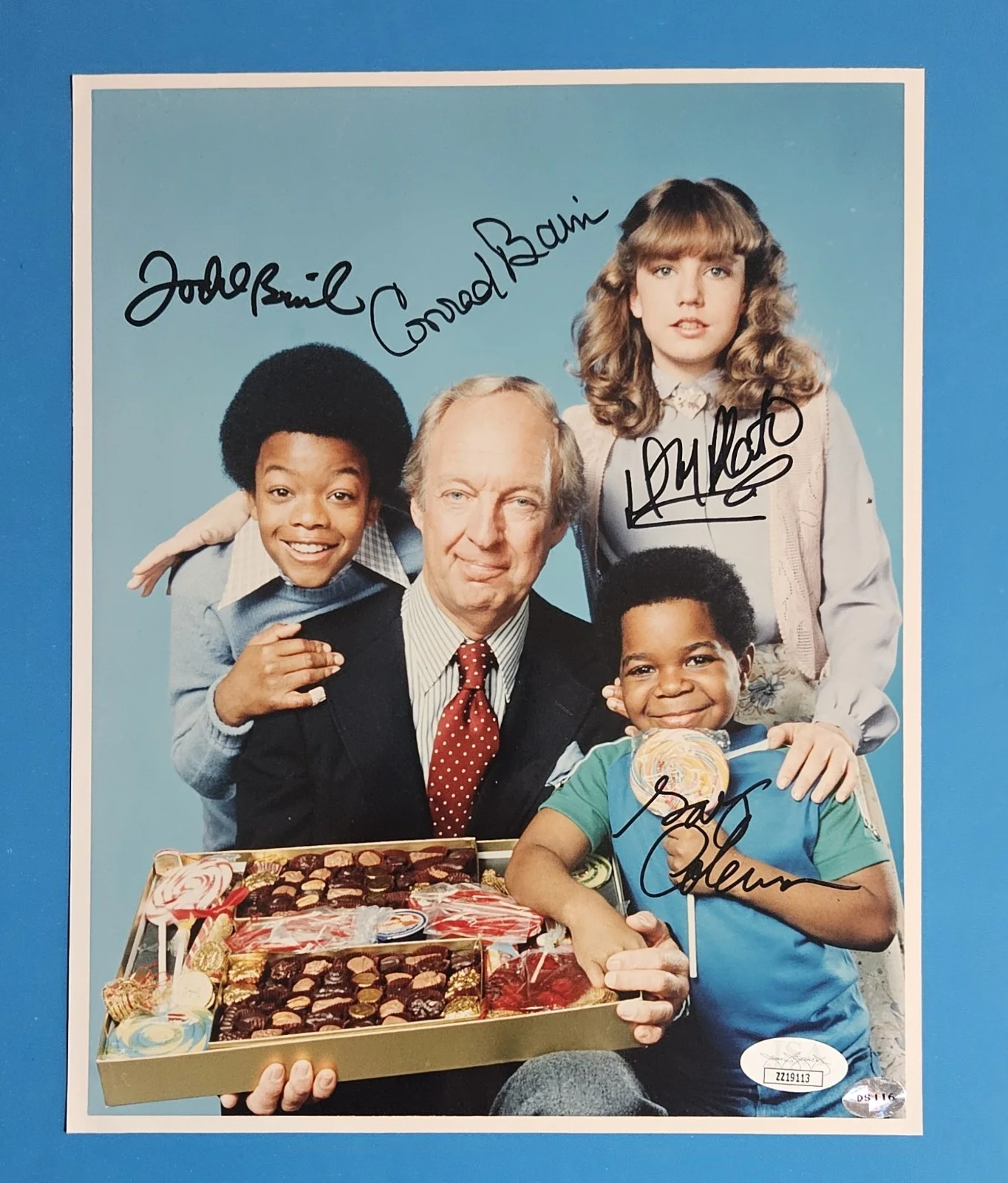 Dana Plato, Garey Colema, C. Bain, T Bridges — DIFFERENT STROKES SIGNED 8X10 CAST PHOTO G. COLEMAN DANA PLATO BRIDGES BAIN JSA, изображение 2