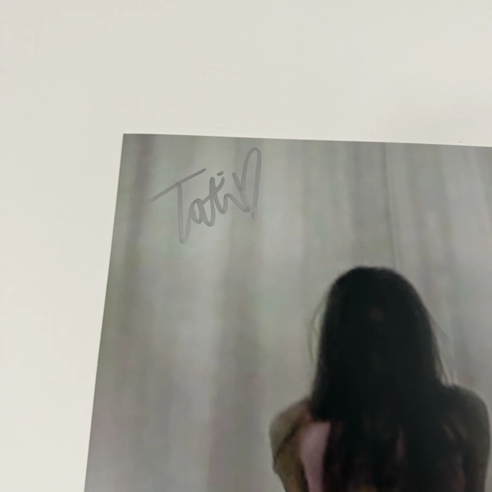 SNOW STRIPPERS TATIANA SIGNED APRIL MIXTAPE 3 PHOTO WITH JSA COA, изображение 2